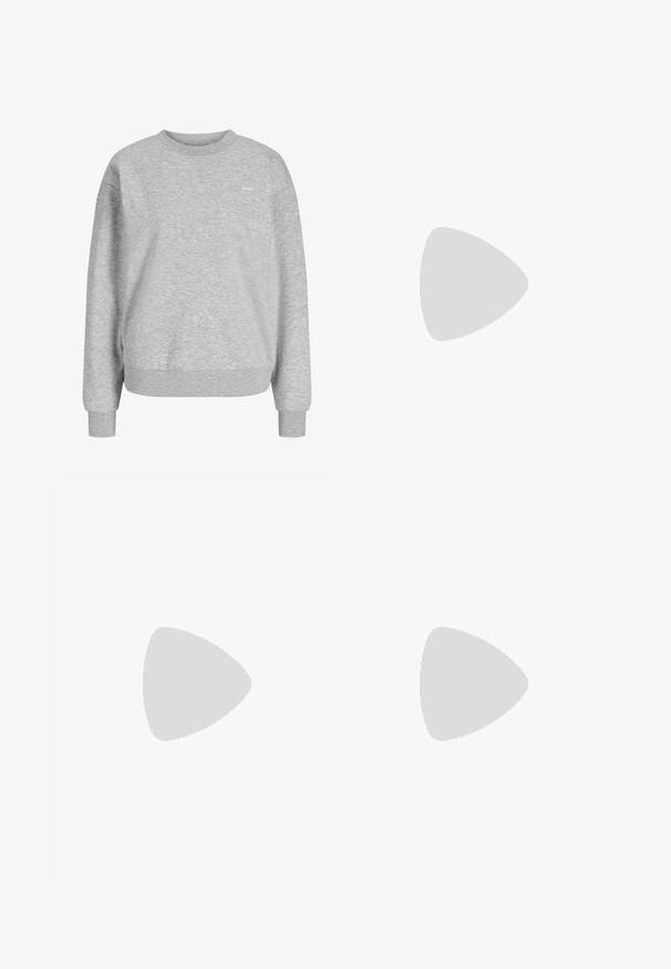 Helehall hall crewneck pusa pikkade varrukate ja soonikkoes varrukate ning äärega, millel vasakul rinnal väike valge "JJXX" logo.; Beževi kašmíra laiad püksid vertikaalsete triipudega, millel on kaks eesmist taskut ja ühe haaknupuga sulgemine. Pehme tekstuur ja mugav lõige.; Beežist seemisnahast toss mustade triipude, valgete paelte ja kummist tallaga. Külgedel on "SPEZIAL" brändilogoga.; Tumepruun läikiva nahaga õlakott, millel on üks lai rihm ja ühelt poolt pandlaga detail, taustal hele ühevärviline taust.