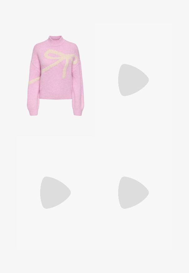Pull en maille rose avec un motif de nœud crème sur le devant, col montant côtelé, manches longues bouffantes et poignets et ourlet côtelés.; Pantalon à jambes larges avec un motif à carreaux rose et blanc et une taille élastique, présenté sur un fond blanc uni.; Baskets basses avec tige en tissu bleu clair tissé, rayures blanches, lacets blancs, bout en cuir suédé bleu clair et semelle en caoutchouc naturel.; Petit sac à main rose clair avec poignées tressées, une poche avant zippée et une bandoulière réglable avec fermoirs métalliques.