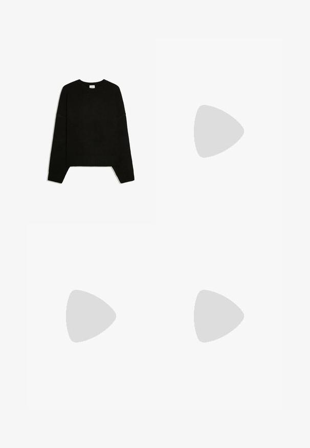 Pull noir à manches longues en maille avec poignets, ourlet et col rond côtelés, posé à plat sur fond blanc.; T-shirt en coton blanc avec un col rond et des manches courtes. Présente une coupe classique et carrée, sans motifs ni accents visibles.; Pantalons en denim gris avec une coupe droite, dotés de poches avant, d'une fermeture à bouton et d'une texture légèrement décolorée.; Mocassin en cuir noir avec une semelle robuste et texturée. Présente un bord décoratif en couture et un petit talon pour un design contemporain.