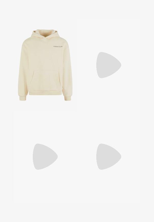 Hoodie crème avec poche kangourou, poignets et ourlet côtelés. Présente le logo "KARMA CLUB" en impression subtile sur le côté gauche. Texture douce.; Pantalon de survêtement bleu clair en coton doux. Équipé d'une taille élastique, de poignets de jambe fuselés et d'une poche arrière.; Mocassins en cuir marron avec un bout brillant et un matériel en mors de cheval argenté, associés à un jean en denim bleu clair, sur un sol en bois.; Foulard carré en soie avec des rayures beige, gris et blanc noué en un nœud lâche avec une petite étiquette en tissu tricolore sur le coin.
