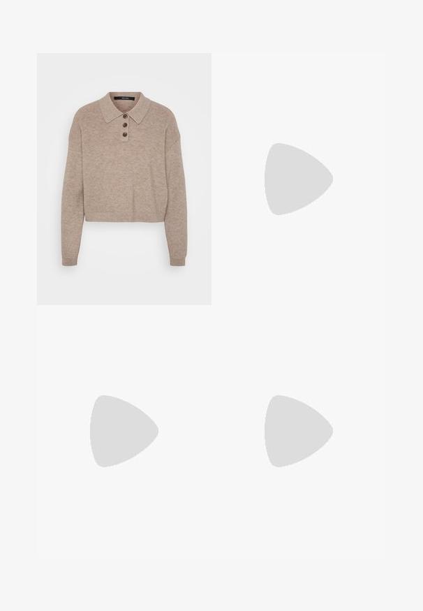 Beige cropped sweater med ribbet tekstur, tre-knaps lukning og klassisk krave. Langærmede, blødt stof og afslappet design.; ICHI IHKATE WIDE PA2 - Bukser - chocolate torte; Brune læder ankelstøvler med firkantet tå og blokhæl, parret med sorte brede jeans. Glat tekstur og minimalistisk design.; Mørkebrun læder skuldertaske med flettet håndtag og synlige sømdetaljer på forsiden.