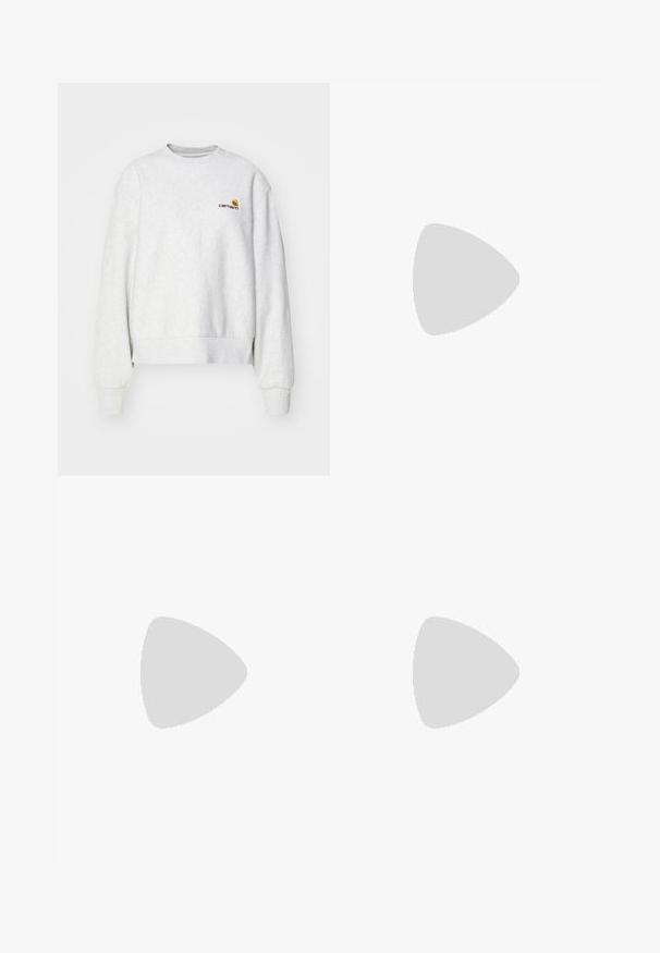 Grauer Rundhalsausschnitt-Pullover aus weichem Material mit gerippten Bündchen und Saum; mit gesticktem Logo auf der Brust in Gelb und Kastanienbraun.; Weißes, geripptes Tanktop mit V-Ausschnitt, das das Wort "DICKIES" in fetten schwarzen Buchstaben auf der Brust trägt. Keine Ärmel.; Schwarze Denim-Latzhosen mit weitem Bein, verstellbaren Schulterriemen, Fronttasche und silbernen Hardware-Akzenten. Glatte Textur, minimalistisches Design.; Schwarze Wildledersneaker mit weißen Akzenten und Schnürsenkeln, ausgestattet mit einer dicken weißen Sohle und kontrastierenden Nähten, kombiniert mit einer weißen Socke.