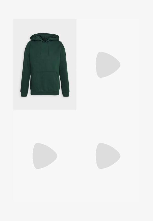 Groene hoodie van zacht materiaal, met een voorvak, trekkoordcapuchon en ribgebreide manchetten en onderrand. Eenvoudig, ontspannen ontwerp.; Zwarte katoenen T-shirt met een ronde hals, korte mouwen en een eenvoudig ontwerp. Soepele textuur, geen patronen of zichtbare hardware.; Carhartt WIP SIMPLE PANT - Broek - dark navy; Zwarte suède schoenen met een rond teenontwerp, een vetersluiting aan de voorkant en een gestructureerde zwarte rubberen zool. Gladde bovenkant met subtiele stikseldetails.