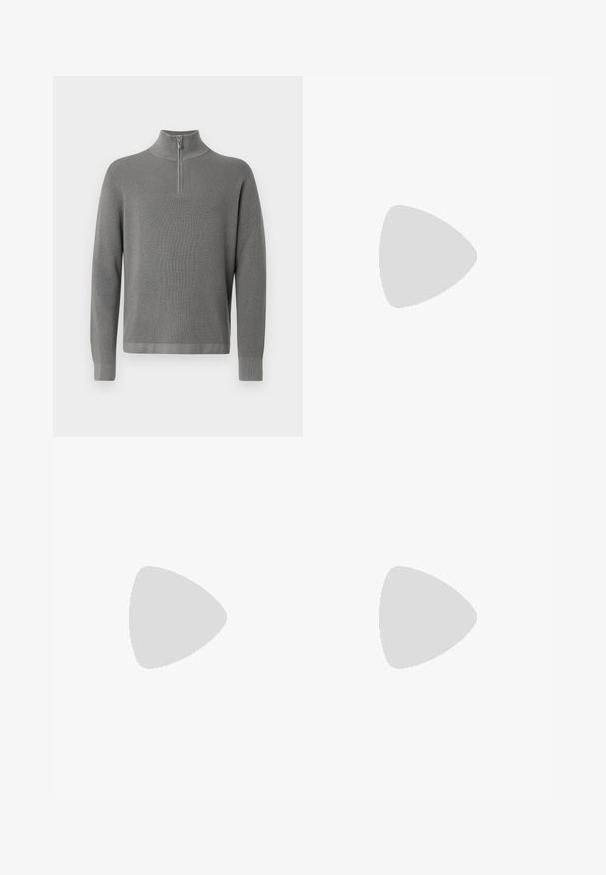 Grå strikket pullover med halv-zip krave, lange ærmer og et tekstureret mønster. Enkle linjer og ribbede detaljer ved ærmerne og kanten.; Sort bomulds T-shirt med rund hals og korte ærmer. Har et lige snit og et minimalistisk design, med et mærke synligt ved kraven.; Lyseblå denimjeans med lige ben, med knaplukning, fem lommer og let falmning i stoffet.; Sorte laklæder sneakers med rund tå, snørredesign, tekstureret gummisål og en glat overflade.