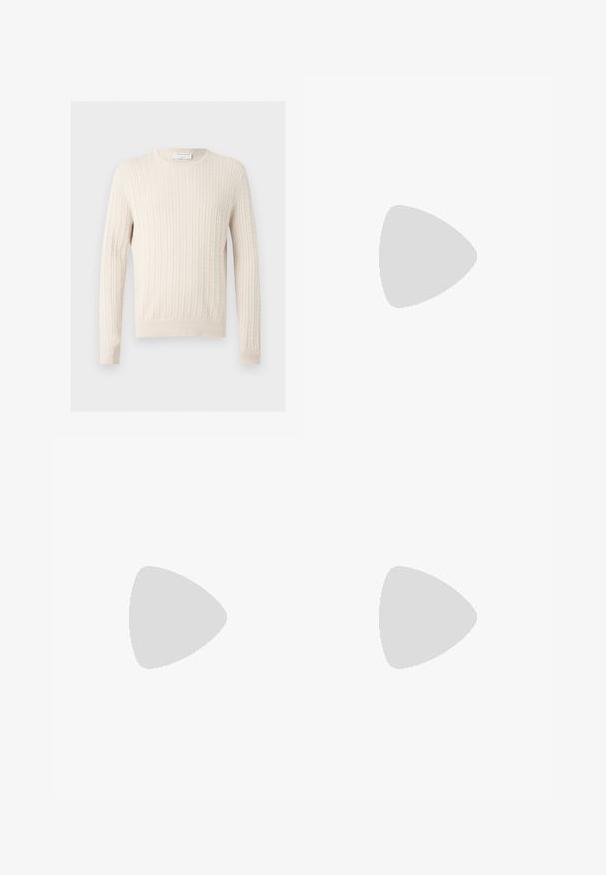Pull torsadé couleur crème avec manches longues et col rond, présenté sur un fond clair uni.; T-shirt gris à manches courtes avec de grandes lettres noires "AX" imprimées sur le devant et un col rond.; Jean en denim bleu clair à coupe droite, avec cinq poches et une fermeture par bouton à la taille. Détails de couture le long des coutures.; Baskets en cuir blanc avec une finition lisse, bout rond et six œillets pour les lacets. Présente une semelle en caoutchouc texturée et un design minimaliste.