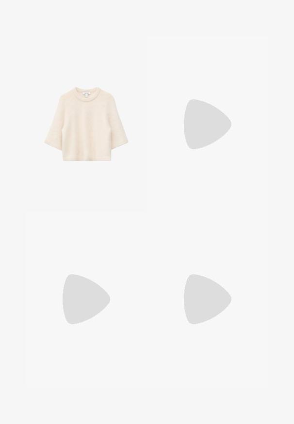 Pull en tricot doux de couleur crème avec manches trois-quarts et col rond, présenté sur un fond blanc.; Pantalon beige à jambes larges avec fermeture à double bouton et devant plissé. Tissu lisse aux lignes épurées sans motifs visibles.; Chaussure plate en cuir noir avec un bout arrondi, une seule sangle réglable à boucle et une texture lisse et brillante. Design minimaliste avec un petit talon.; Sac à main en cuir noir avec une grande ouverture sur le dessus et une seule bandoulière. Texture douce, design minimaliste, avec des accents métalliques discrets.