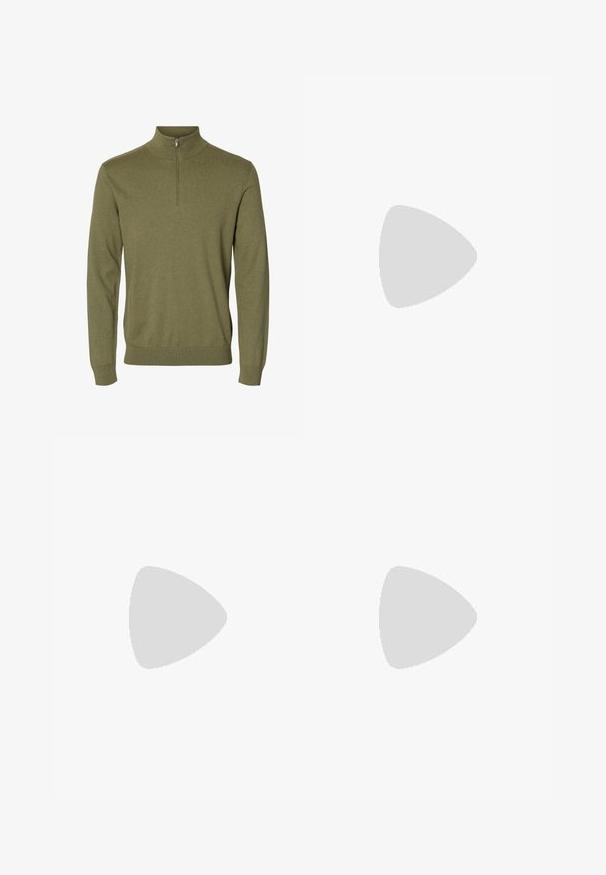 Jersey verde de manga larga con cuello alto y cremallera corta en la parte delantera, hecho de tejido de punto suave.; Pantalones grises claros a medida con piernas rectas, trabillas para cinturón, pliegues delanteros y una pretina limpia sobre un fondo blanco.; Zapato tipo mocasín para hombre de charol negro con tacón bajo, punta redondeada y detalle de correa sobre el empeine, sobre fondo blanco.; Cinturón de cuero negro con hebilla rectangular de metal plateado, diseño plano y textura suave. Los extremos se estrechan para facilitar el enhebrado.