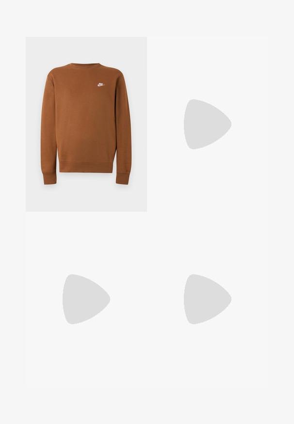 Καφέ φούτερ Nike με μακρύ μανίκι και στρογγυλή λαιμόκοψη και μικρό λευκό λογότυπο στο αριστερό μέρος του στήθους, εμφανίζεται σε απλό ανοιχτό γκρι φόντο.; Καφέ κοντομάνικη μπλούζα Nike με στρογγυλή λαιμόκοψη και μικρό κεντητό λογότυπο στο κέντρο του στήθους, σε λευκό φόντο.; Μαύρη φόρμα κατασκευασμένη από μαλακό ύφασμα, με ελαστική μέση και κορδόνια, στενά μπατζάκια και χρυσή κεντημένη στάμπα "nike".; Μπεζ καμβαδίνη αθλητικά με μαύρες δερμάτινες λεπτομέρειες, στρογγυλή μύτη, επίπεδη μαύρη σόλα και λευκές κορδόνες. Διαθέτει έντονο μαύρο λογότυπο.