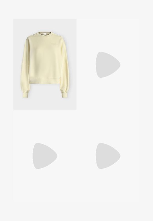 Sweat-shirt à manches longues couleur crème avec poignets et ourlet côtelés, et un logo brodé discret près de l'encolure sur un fond uni.; Pantalon jaune taille haute à jambes droites avec poches plaquées à l'avant et fermeture par boutons sur fond uni.; Chaussure femme en cuir beige avec talon bas, bout pointu et design minimaliste, présentée de profil sur un fond uni.; Sac à main beige en forme de croissant avec fermeture à double fermeture éclair et poignée courte, avec des détails en métal argenté sur les côtés.