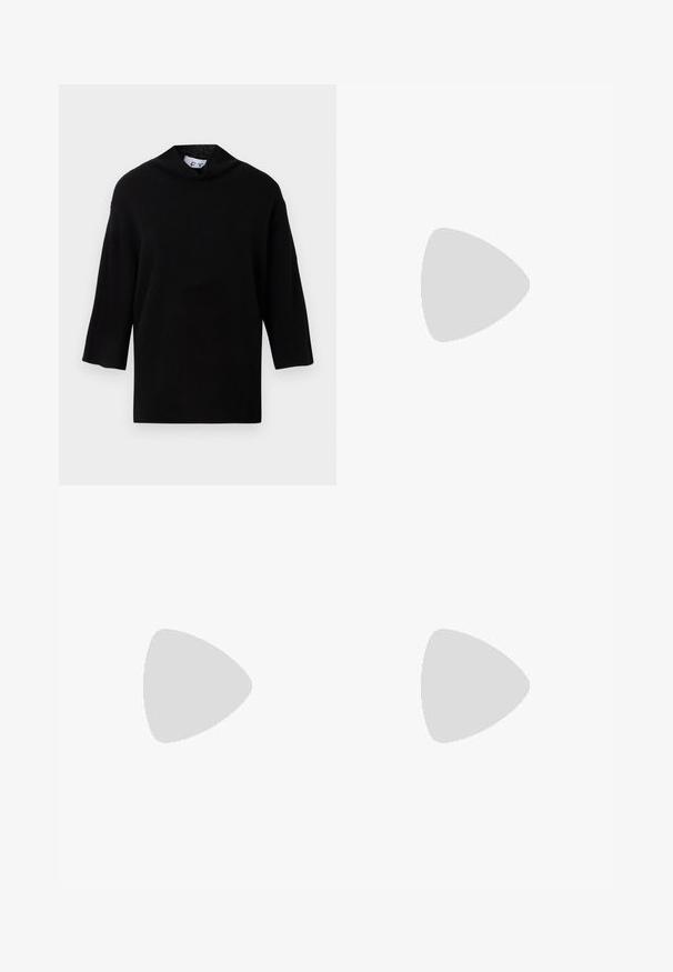 Sort strikket sweater med høj krave og korte, brede ærmer. Glat tekstur, minimalistisk design og boksformet silhouette.; Sort plissee midi-nederdel lavet af tekstureret stof, med en tætsiddende silhuet og elastisk talje for komfort. Ingen synlige hardware eller detaljer.; Sort knæhøj læder støvle med rund tå, minimal syning og en lille hæl. Glat tekstur og et rent, enkelt design.; Mørkebrun læder skuldertaske med klaplukning, justerbar rem og præget logo foran mod en ensartet lys baggrund.
