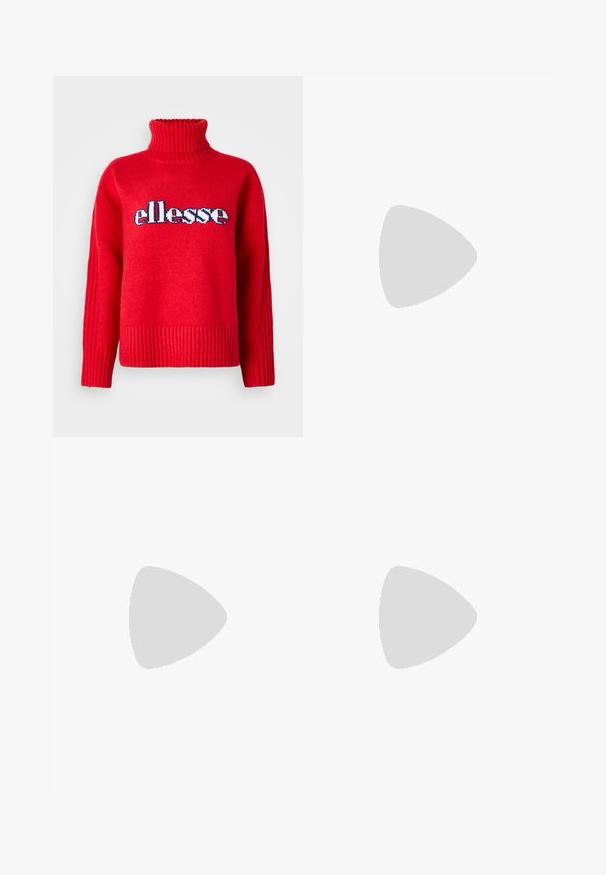 Rød strikket sweater med høj ribkant. Har horisontale ribbede detaljer ved kanten og manchetterne. "ellesse" logoet er fremtrædende vist i blå og hvid.; Beige vidde jeans med høj talje, fem-lomme design og knaplukning. Stoffet har en blød tekstur og en let falmning foran.; Sort læder- og ruskinds sneakers med en Velcro-rem, der har tre hvide striber og en gummisål, mærket "SAMBA" på siden.; Kvinde iført en sort- og hvidmønstret bluse, der holder en blank rød skuldertaske mod en ensfarvet baggrund.