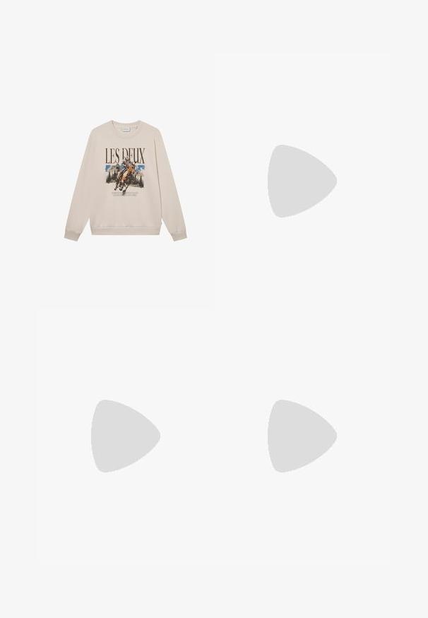 Sweatshirt beige à manches longues, encolure ronde et motif à l'avant représentant un cavalier et des montagnes. Matière douce, coupe décontractée.; T-shirt beige à manches courtes et col rond avec un logo "HUGO" subtilement embossé sur la poitrine et une étiquette rouge à l'intérieur de l'encolure.; Jeans en denim beige avec une coupe droite, dotés d'une fermeture éclair, de cinq poches et de coutures contrastées. Étiquette logo sur la ceinture.; Baskets en cuir marron à texture lisse, semelle extérieure crème contrastante, bout arrondi et lacets marron foncé ; présente un logo discrètement embossé.