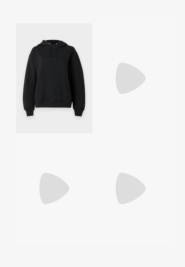 Sweat à capuche noir oversize avec cordons, poignets côtelés, poche kangourou à l'avant, et coupe décontractée sur fond blanc.; Haut noir à manches longues avec un col rond, une coupe ajustée et un détail de couture verticale au centre. Confectionné dans un tissu lisse.; Pantalon de survêtement noir en coton doux, doté d'une ceinture élastique avec un cordon blanc et une coupe ample. Aucun motif ou accent notable.; Baskets à lacets noires et blanches avec motif rayures zèbre et semelle noire texturée sur un fond clair uni.