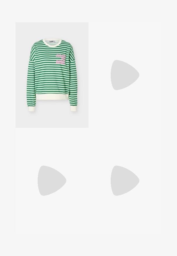 Sweat-shirt à manches longues à rayures horizontales vertes et blanches, avec bordure blanche et texte rose "COLOURFUL REBEL" sur la poitrine.; T-shirt bleu clair raccourci à manches courtes avec une poche poitrine ornée d'un graphique blanc représentant un soleil et un visage avec le texte "VOLCOM".; Pantalon noir à jambes larges avec une ceinture rayée marron et rose, cordon de serrage et broderie florale blanche sur la hanche droite.; Baskets en toile noires avec une semelle en caoutchouc blanc, dotées de lacets et de coutures blanches, marquage emblématique sur le côté, design basse.