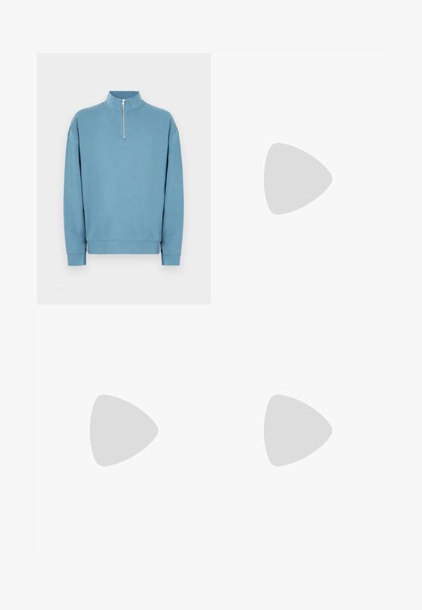 Sweat-shirt bleu clair avec col à demi-fermeture éclair, manches longues et poignets côtelés. Doté d'un logo subtil sur la poitrine. Texture lisse.; Polo bleu clair en tissu doux avec un motif à rayures texturé et un logo marron sur la poitrine. Doté d'un col classique et de trois boutons.; Pantalon droit bleu marine avec passants pour ceinture, fermeture à boutons et braguette zippée sur un fond clair uni.; Mocassin homme en cuir noir avec couture moc toe, bride penny, col texturé et petit talon empilé sur fond blanc.
