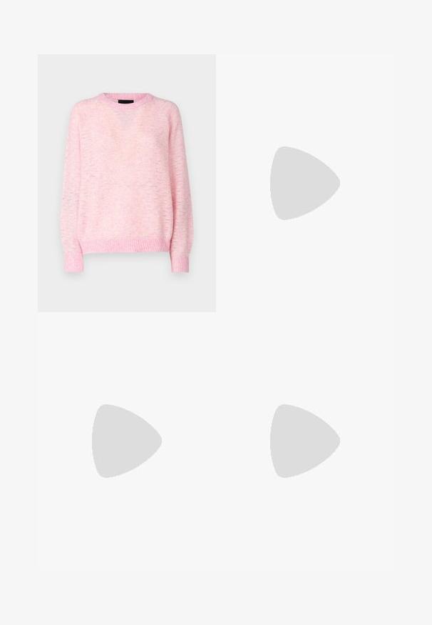 Pieces PCANONA O-NECK - Πουλόβερ - pink/lavender; Ανοιχτό μπλε skinny τζιν με ξεθωριασμένο φινίρισμα, που διαθέτει πέντε τσέπες, εμπρόσθιο κλείσιμο με κουμπί και καθαρό στρίφωμα.; Λευκά καμβά παπούτσια με καουτσούκ σόλες, που διαθέτουν έξι τρυπούλες, στρογγυλή μύτη και λεπτομέρειες από ελαφριά ραφή, σε συνδυασμό με λευκές κάλτσες μέχρι τον αστράγαλο.; Ροζ, επενδεδυμένη τσάντα χειρός με στρογγυλεμένο σχέδιο, κατασκευασμένη από γυαλιστερό υλικό. Διαθέτει μαζεμένη λαβή και κλείσιμο με φερμουάρ για ασφαλή πρόσβαση.