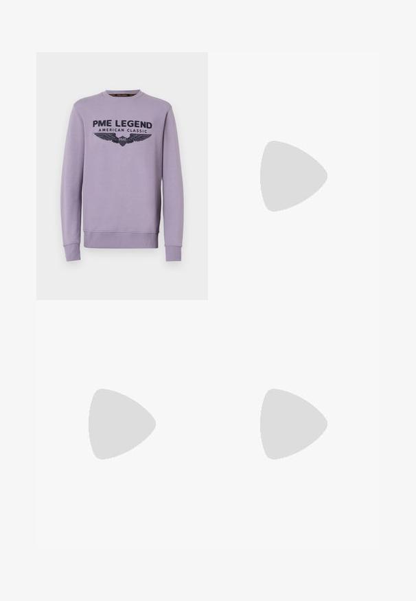 Lila Crewneck-Sweatshirt aus weichem Stoff mit schwarzem Druck auf der Vorderseite "PME LEGEND AMERICAN CLASSIC" und Flügelgrafiken.; Lacoste-Logo-T-Shirt in hellem Pastellgelb. Aus Baumwolle gefertigt, mit Rundhalsausschnitt und kurzen Ärmeln, bestickt mit Krokodil-Design und Markenname.; Beige Herren-Knielange Shorts mit Gürtelschlaufen, Vordertaschen, Knopfverschluss und sichtbaren Nahtdetails auf einfarbigem Hintergrund.; Weißer High-Top-Sneaker aus glattem Kunstmaterial. Mit Reißverschluss an der Seite, runder Zehenpartie und strukturiertem Gummisohle.