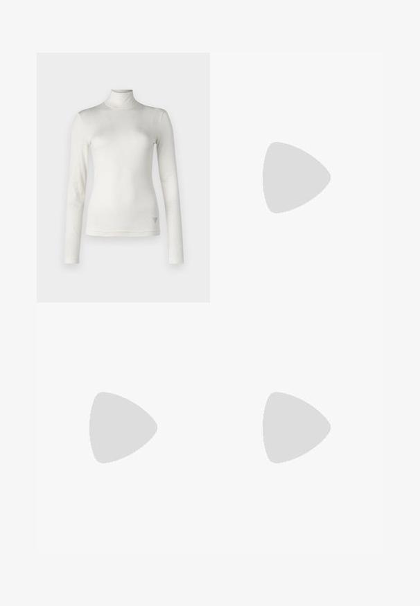 Haut à col roulé blanc à manches longues en tissu doux à la texture lisse. Présente un accent logo subtil sur le côté inférieur.; Pantalons larges noirs en tissu doux, avec une taille élastique et une texture lisse. Design simple sans motifs ni accents.; Chaussure plate en cuir noire à bout pointu avec petit talon, vue de profil sur fond blanc.; Sac à bandoulière rectangulaire en cuir noir avec fermeture éclair dorée et petit logo "HUGO" doré sur le devant, doté d'une sangle réglable avec boucle.