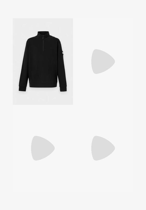 Pull-over noir à manches longues avec col montant, fermeture éclair à mi-longueur sur le devant, poignets côtelés et petite poche à patch sur la manche gauche.; T-shirt en coton noir, manches courtes, col rond, avec texte imprimé blanc sur le côté gauche de la poitrine, design simple, coupe standard.; Pantalon décontracté marron avec taille élastique, fermeture par bouton et cordon, coupe droite et texture de tissu uni.; Mocassin homme en cuir noir avec couture moc toe, bride penny, col texturé et petit talon empilé sur fond blanc.