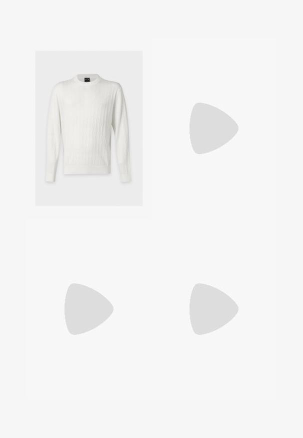 Pull blanc à manches longues avec col rond, motif en losange tricoté et poignets et ourlet côtelés, présenté sur un fond uni.; T-shirt blanc uni à manches courtes avec col en V et petit logo brodé sur le côté gauche de la poitrine.; Pantalon beige sur mesure avec plis, passants pour ceinture et jambes fuselées sur un fond clair uni.; Baskets blanches avec dessus en daim et cuir texturé. Caractérisées par un bout arrondi, une fermeture à lacets et une semelle en caoutchouc beige contrastante.