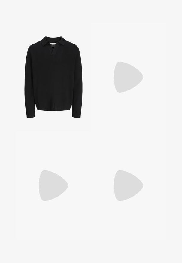 Pull en tricot noir avec un col en V. Équipé de poignets et d'un ourlet côtelés. Texture lisse, design minimaliste.; Chemise blanche à manches longues boutonnée avec fines rayures noires verticales et poche poitrine, présentée à plat sur un fond clair.; Short en jean noir longueur genou avec bouton à l'avant, passants de ceinture et cinq poches, présenté sur fond blanc.; Mocassins en cuir noir avec un bout arrondi, des coutures ton sur ton et un détail de sangle à l'avant. Semelle en caoutchouc avec un petit talon.