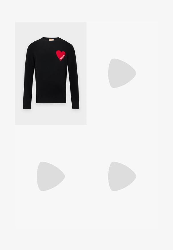 Pull en tricot noir avec un cœur rouge et le texte "FUTURE" sur la poitrine gauche. Design à col rond avec manches longues et poignets côtelés.; T-shirt noir à manches courtes avec un grand motif circulaire doré représentant un serpent et une lettre "J" ornée au centre, texte "JUST CAVALLI" en dessous.; Jean bleu foncé taille haute avec un motif léopard subtil, fermeture à boutons sur le devant, fermeture éclair et détails de surpiqûres orange.; Baskets noires et dorées avec un dessus en maille, une semelle épaisse et des accessoires décoratifs. Présente un patch logo bien en évidence au niveau du laçage.