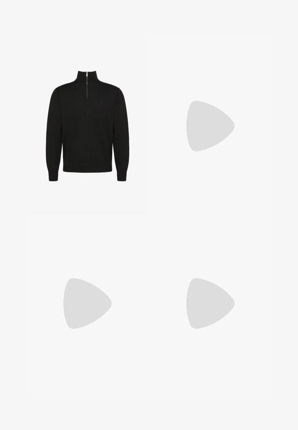 Jersey negro de manga larga con cremallera a medio frente y puños y bajo de canalé, con un pequeño logo sutil en el pecho.; Camisa negra de manga larga fabricada en algodón, con cierre de botones en el frente, dos bolsillos en el pecho y un pequeño logo en el bolsillo izquierdo.; Jeans de corte slim en azul oscuro, fabricados en denim, con una cintura de altura media, diseño de cinco bolsillos y costuras en contraste en los bolsillos.; Mocasín negro de cuero con suela gruesa y acanalada y detalle de tira para moneda, mostrado en perfil lateral derecho sobre fondo blanco.