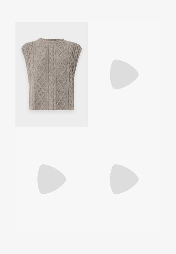 Cable-strikket ærmeløs sweater i blød grå. Har teksturerede mønstre af fletninger og diamanter. Rund halsudskæring og cropped silhuet.; Sort og brun mønstret bluse med krave, lange ærmer og knaplukning; har en blanding af dyreprint og teksturer.; Vide bukser i et struktureret, lysebrunt stof. Har frynsede folder foran og høj talje, med en glat finish og uden synlige lukninger.; Brun ruskind sneaker med beige striber, beige hælkappe, tyk gummisål og snørelukning, sidevisning på ensfarvet baggrund.