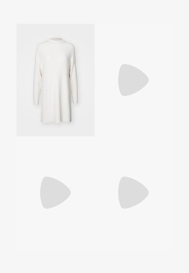 Hvid, ribbet langærmet sweater med høj hals og en løs, oversized pasform. Blød tekstur og lige kant med sideskår.; Sort suedepencilskørt med lige snit, let sideslids og glat tekstur. Enkelt talje og rene designlinjer.; Sort læder cowboystøvle med dekorative udskæringer, sølvspænde og skrå hæl, vist på hvid baggrund.; Lille beige skuldertaske med buet top, aftagelig lang rem og guldfarvede spænder mod en plain hvid baggrund.