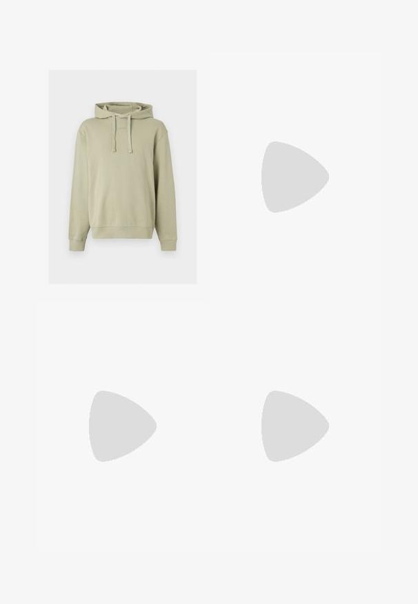 Sweat à capuche beige clair avec cordons à l'avant et logo discret en relief sur la poitrine, avec manches longues et poignets et ourlet côtelés.; Chemise blanche à manches longues en coton, avec un col rond, le logo noir "HUGO" sur la poche gauche, et une texture lisse.; Pantalon de jogging vert clair avec taille à cordon et chevilles resserrées, en tissu doux, présenté sur un fond uni.; Baskets de couleur crème avec une texture lisse, dotées d'accents et de marquage noirs. Design classique à lacets avec un bout rond et une semelle en caoutchouc.