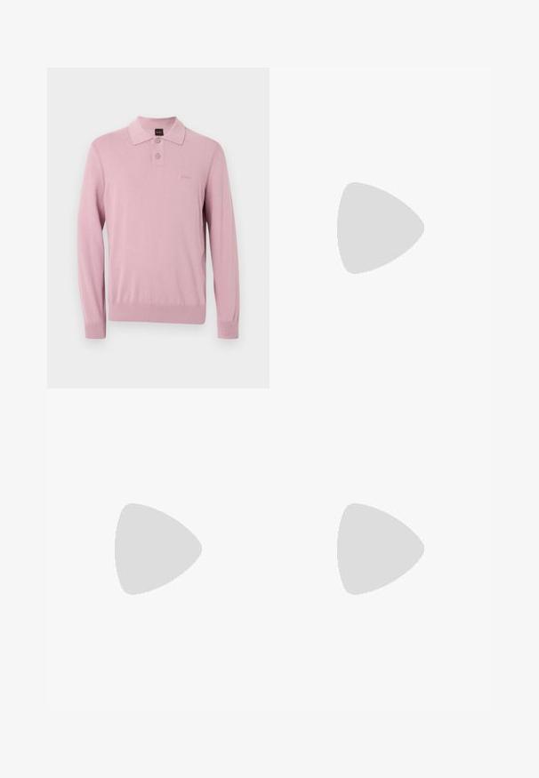 Polo tricoté rose à manches longues avec deux boutons, poignets et ourlet côtelés, et un logo brodé discret sur la poitrine.; Pantalon bleu marine à jambe droite avec taille élastique et texture subtile à rayures verticales, adapté pour une tenue décontractée ou professionnelle.; Chaussure slip-on en cuir noire avec un bout rond, un dessus texturé, des coutures rouges contrastantes et un petit talon. Présente une languette en boucle.; Ceinture en cuir noir avec une boucle rectangulaire argentée et une petite boucle argentée attachée, enroulée sur un fond blanc.