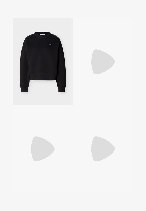 Sweat-shirt noir à col ras du cou avec manches longues et petit logo crocodile Lacoste brodé en blanc sur le côté gauche de la poitrine.; Débardeur vert olive en coton doux, avec un col rond, sans manches et des bords cousus. Forme simple et ajustée.; Pantalon beige taille haute, coupe large et courte, avec passants de ceinture, poches latérales et coutures apparentes aux ourlets.; Baskets basses noires avec semelle blanche et languette au talon, tige en cuir texturé et lacets noirs sur fond clair uni.