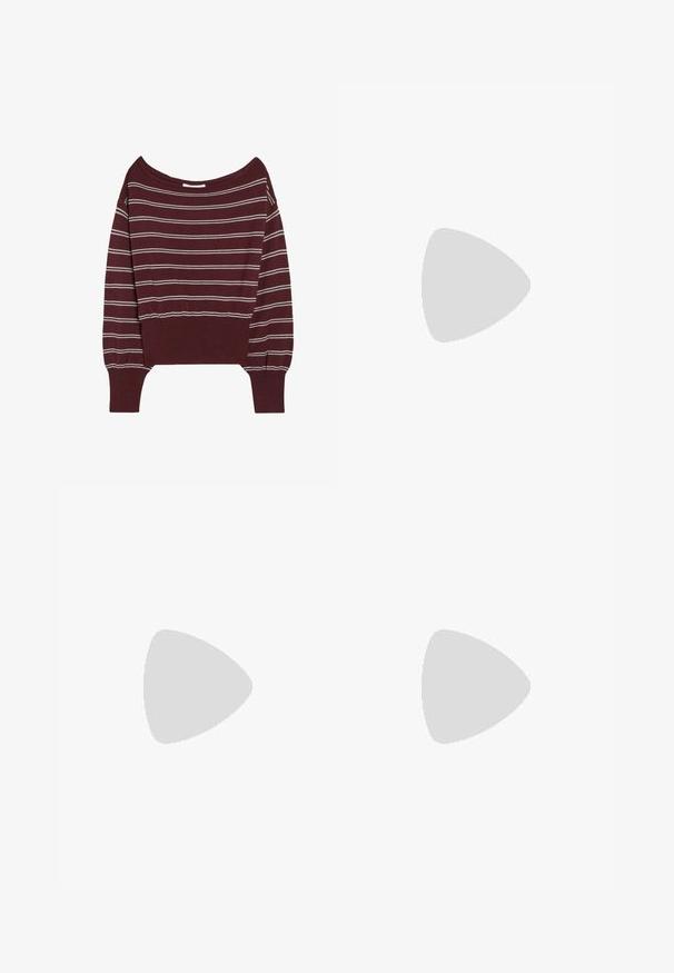Pull bordeaux à manches longues avec un large col et de fines rayures blanches horizontales sur le corps et les manches.; Pantalon large rouge vif avec taille élastique et cordon de serrage, avec poches latérales et ourlet droit.; Chaussure ballerine rouge foncé avec des panneaux en suède et cuir, un nœud sur le dessus et une semelle plate basse.; Petit sac à main cylindrique en cuir marron rouge avec double bandoulière et détails de boucles sur les côtés et à l'avant.
