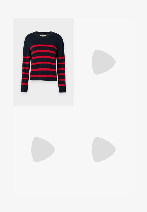 Pull tricoté bleu marine avec des rayures rouges horizontales, col rond et poignets côtelés. Manches mi-longues avec un ourlet droit.; Chemise noire à manches longues avec col et petit logo sur le côté gauche de la poitrine, affichée à plat sur un fond blanc.; Jean évasé bleu en denim, avec une taille mi-haute, cinq poches, des surpiqûres contrastantes et une finition légèrement délavée.; Mocassin pour homme en cuir beige avec semelle noire et détail de sangle décorative sur fond gris clair.