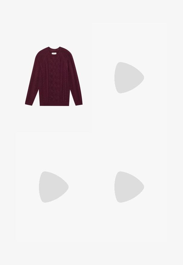 Pull en maille bordeaux avec un design de câbles texturés, col rond côtelé et manches longues, fait en fil doux et épais.; Polo en maille vert olive à manches courtes avec motif vertical texturé et trois boutons marron sur la patte de boutonnage.; Pantalons pour homme en lin mélangé léger gris clair avec une taille à cordon, jambes droites et texture subtile ; dotés de poches standard et sans motifs visibles.; Chaussure en daim beige avec un design à lacets, bout arrondi et semelle marron foncé. Présente une texture lisse et des détails de couture minimalistes.