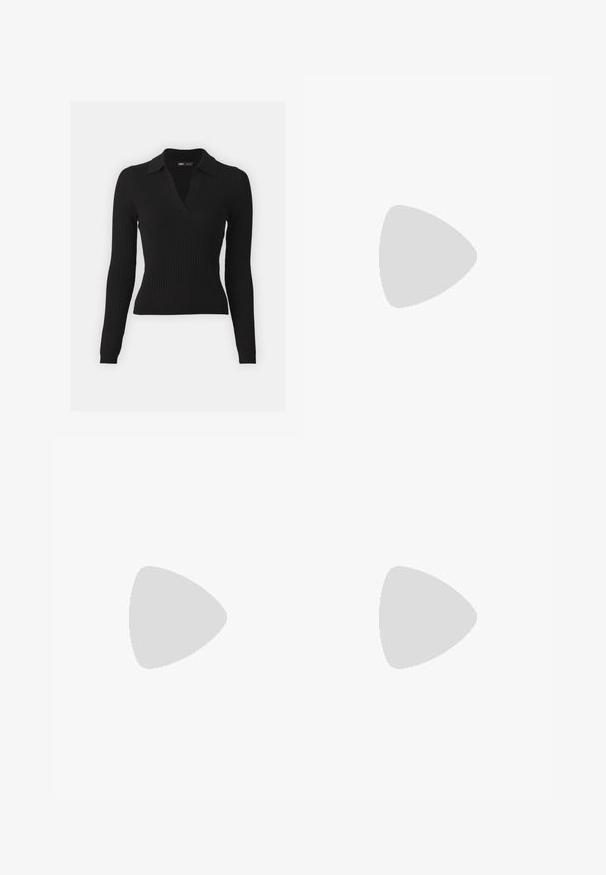 Pull en polo noir à rayures, à manches longues et col en V. Dispose d'un tissu en maille texturé et d'une silhouette ajustée pour une apparence épurée.; Pantalons larges taille haute noirs avec passants de ceinture et une boucle rectangulaire en argent sur fond blanc.; Chaussure slingback en cuir verni noir avec bout pointu et petit talon bloc incliné sur fond clair uni.; Petit sac à main noir brillant avec deux longues anses et des détails à cordon sur les côtés sur un fond clair uni.