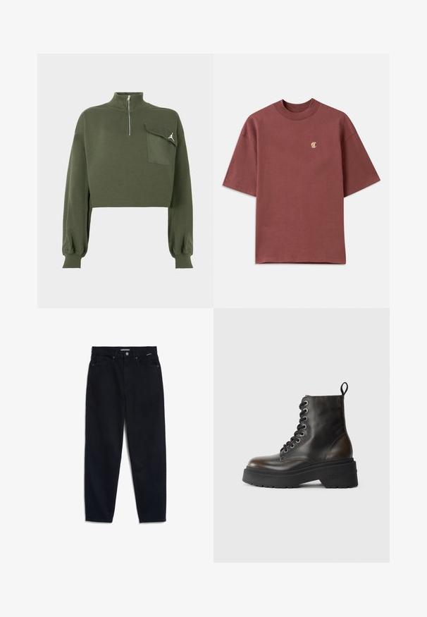 Olijfgroen cropped sweatshirt met lange mouwen, hoge nekrits en een klepzak met een witte Jumpman-logo op de borst.; Bordeauxrode katoenen T-shirt met een ontspannen pasvorm, korte mouwen en een ronde hals. Heeft een klein gouden "C"-logo op de linkerborst.; Zwarte denim jeans met een rechte pijp, vijf zakken en een knoopsluiting. De stof heeft een gladde textuur en minimale zichtbare stiksels.; Zwarte leren enkellaars met vetersluiting aan de voorkant, dikke zwarte zool en een lus aan de achterkant, met het merkteken in reliëf op de hak.