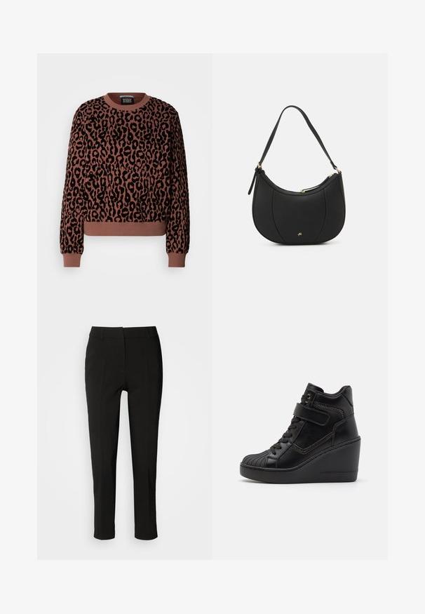 Scotch & Soda FLOCK ARTWORK REGULAR - Sweater - brown; Zwarte op maat gemaakte broeken met een slim fit, rechte voorkant en geen zichtbare zakken, met een gladde textuur en een nette afwerking aan de zoom.; Zwarte hoge wedge sneakers van glad leer, met vetersluiting aan de voorkant, verstelbare band en decoratieve ritsaccenten.; Zwarte leren handtas met een gebogen vorm, textuuroppervlak, voornaden en een logo in goudkleur. Beschikt over een enkele verstelbare schouderband.