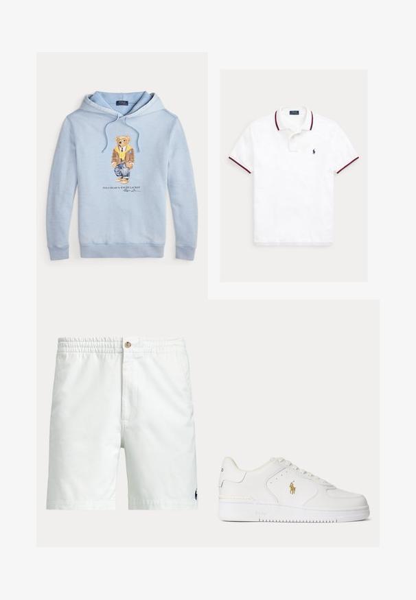 Svetlo modrá mikina s kapucňou, na ktorej je medveď s okuliarmi, žltým šálom, hnedou bundou, džínsami a teniskami, s textom "Polo Bear by Ralph Lauren" nižšie.; Biele polokošeľa s krátkym rukávom s červeným a námorníckym lemom na golieri a rukávoch, s malým námorníckym vyšívaným logom koňa na hrudi.; Biele pánske šortky s elastickým pásom, zapínaním na gombík, bočnými vreckami a malým tmavým logom blízko spodného lemu na jednej nohe.; Biele kožené nízke tenisky s bielymi šnúrkami a zlatým logom Polo Ralph Lauren na boku a "Polo" vyrazeným na podrážke.