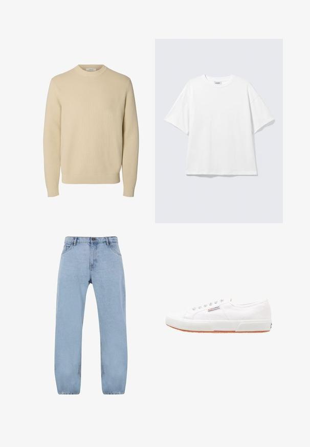 Effen beige ronde hals gebreide trui met lange mouwen en geribde boorden en zoom.; Witte oversized T-shirt met korte mouwen, ronde hals en verlaagde schouders, plat op een lichtgrijze achtergrond.; Lichtblauwe denim jeans met een recht model, voorzien van vier zakken, een ritssluiting en gouden stiksels.; Witte canvas sneakers met een rubberen zool, vetersluiting en een klein logolabel aan de zijkant. Gewreven wit bovenwerk en een bruine zool.