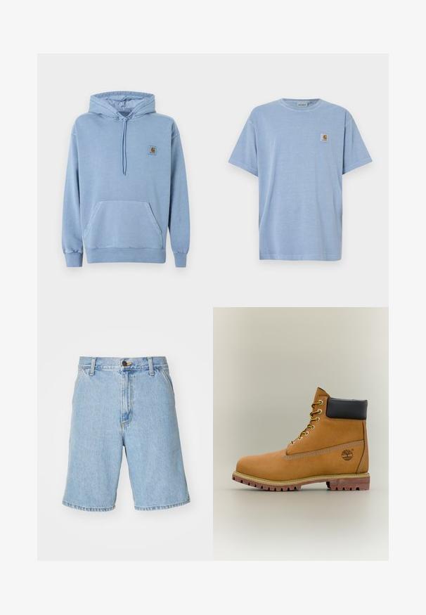 Hellblauer Carhartt-Hoodie mit Kapuze und Kordelzug, Kängurutasche vorne, gerippten Bündchen und Saum sowie einem kleinen braunen Logo-Patch auf der Brust.; Hellblaues Baumwoll-T-Shirt mit kurzen Ärmeln, Rundhalsausschnitt und einem kleinen quadratischen Logoetikett mit einem stilisierten Buchstaben "C" auf der Brust.; Helle blaue Jeansshorts mit lockerer Passform, ausgestattet mit einem Reißverschluss, Knopfverschluss und vier Taschen. Der Stoff hat eine glatte Textur.; Brauner Leder-Stiefelette mit schwarzem Kragen, gelben Schnürsenkeln und hellbrauner Sohle. Verfügt über ein Logo und weiße Ziernähe. Robuste Profilsohle.