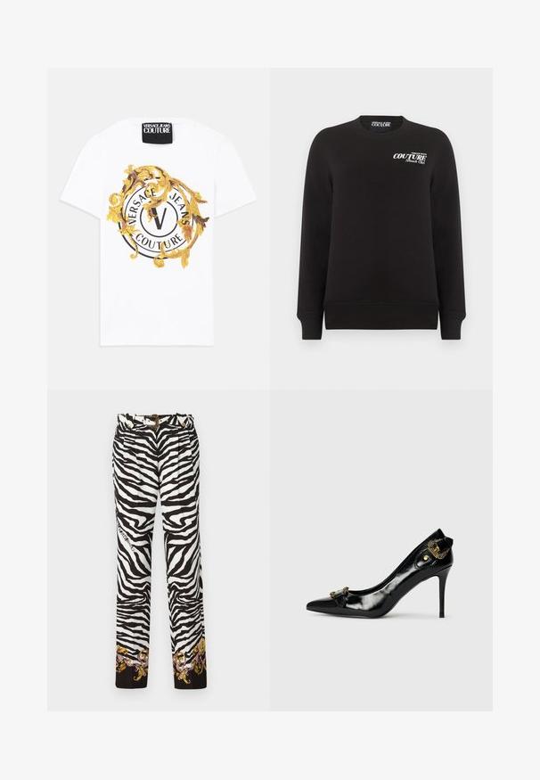 Schwarzes langärmeliges Sweatshirt mit Rundhalsausschnitt und weißem "Versace Jeans Couture Beach Club"-Schriftzug auf der oberen linken Brust.; Weißes Baumwoll-T-Shirt mit einem runden Grafikdesign, das schwarze und goldene Motive enthält, darunter ein kreisförmiges Logo und dekorative Elemente.; Zebra-print-Hosen in Schwarz und Weiß, mit einem dekorativen Blumenmuster am Saum und einem goldverzierten Gürtel mit einer Schnalle.; Schwarzer Lackleder-High-Heel-Schuh mit spitzer Zehe, einer Schleifendetaillierung auf der Vorderseite und einer dekorativen goldfarbenen Hardware-Akzent auf der Rückseite.