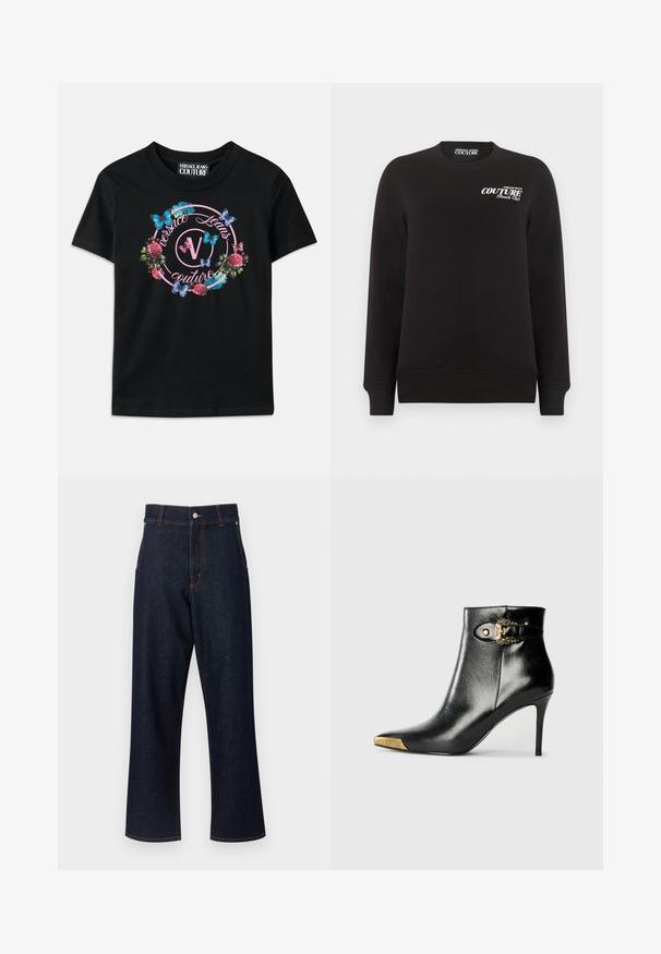 Sort langærmet sweatshirt med rund hals og hvid tekst "Versace Jeans Couture Beach Club" på øverste venstre bryst.; Sort T-shirt med et farverigt blomster- og sommerfuglgrafik, med pink og blå accenter. "Versace Jeans Couture" trykt i et cirkulært design.; Mørkeblå denimjeans med høj talje, lige ben, orange syninger og knaplukning. Ingen synlige forlommer.; Sort ankelstøvle lavet af skinnende læder med spids tå, stilet hæl og guldfarvet hardware med en dekorativ spænde-detalje.