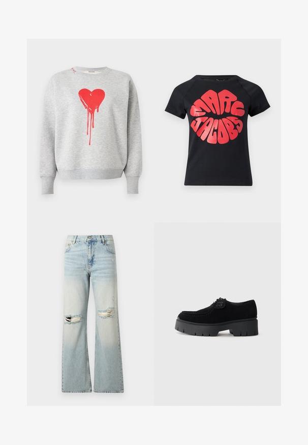 Grå sweatshirt med lange ærmer, der har et stort rødt dryppende hjerteprint foran samt ribstrikkede manchetter og kant.; Sort kortærmet t-shirt med stor, fed rød tekst "Marc Jacobs" i en rund, bobleagtig skrifttype centreret på forsiden.; Lyseblå jeans med brede ben, slidte huller på begge knæ og falmning fra lår til kant.; Sorte ruskinds snørebåndssko med en tyk sort gummisål, der har et rillemønster. Indeholder et rundt sort logo-patch på tungen.