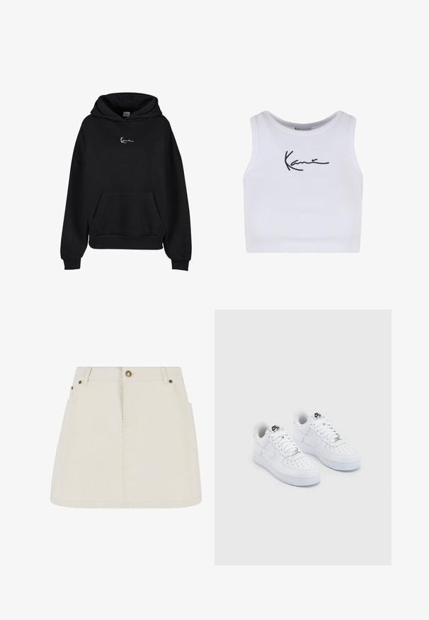 Sort hoodie lavet af blødt stof, med en kengurulomme og et logo broderet i hvid på brystet. Løs pasform med ribbede cuffs.; Hvid ribstrikket cropped top med rund halsudskæring og sort broderet logo foran. Tætsiddende pasform, der sidder tæt til kroppen.; Lysebeige denim miniskørt med høj talje, to frontlommer og bronze knapdetaljer. Glat tekstur og enkelt design.; Hvide Nike Air Force 1 sneakers med en glat læderoverdel, perforeret tåboks, hvide snørebånd og sort branding på tungen.