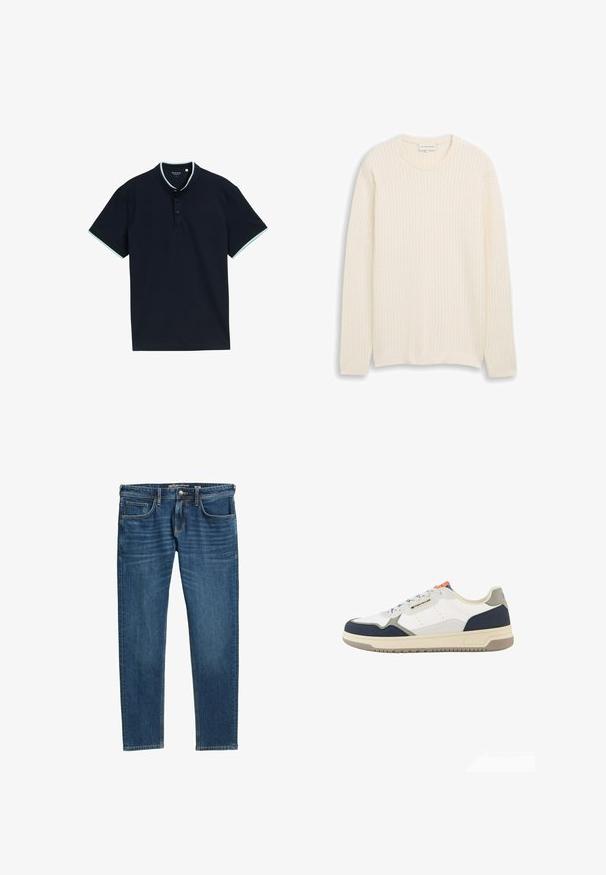Gebreide trui crème kleur met lange mouwen, ronde hals en een gestructureerd patroon, plat neergelegd op een witte achtergrond.; Marineblauw poloshirt van een gestructureerde stof, met een staande kraag, drie knopen en lichtblauwe accenten op de kraag en mouwen.; Donkerblauwe denim jeans met een rechte pijp, vijf zakken en zichtbare stiksels langs de naden. Voorzien van een rits en een logo-label.; Lage sneaker met witte, grijze, marineblauwe en oranje panelen, beige zool, vetersluiting en Tom Tailor-logo aan de zijkant.