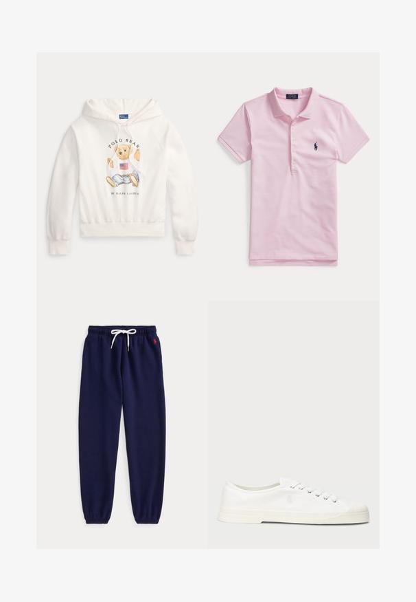 Sudadera blanca con capucha con un osito de peluche que lleva una camisa con la bandera estadounidense y vaqueros, texto "Polo Bear by Ralph Lauren" en el frente.; Polo de manga corta de color rosa claro con cuatro botones y logo bordado en azul marino en el pecho izquierdo.; Pantalones jogger azul marino con cintura de cordón blanco y puños elásticos, con pequeño logo rojo bordado cerca del bolsillo izquierdo.; Zapatilla de lona blanca con puntera redonda, cierre de cordones y un discreto detalle de logo. Presenta una tela texturizada y suela de goma.