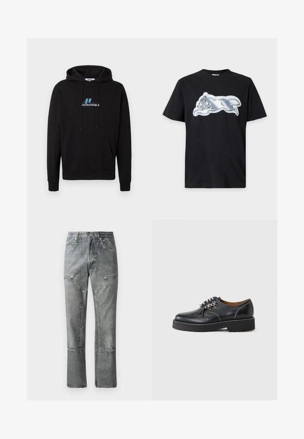 Zwarte hoodie met een voorzak en blauw-witte tekst op de borst die zegt: "Het lijkt nooit alsof we ergens naartoe gaan totdat we er zijn MSGM".; Zwarte T-shirt met korte mouwen met een glanzende zilveren metalen afbeelding van een rennend dier op de borst.; Grijze denimjeans met een rechte snit, voorzien van frontzakken, zichtbare stiksels en een vervaagde afwerking. Het materiaal heeft een gladde textuur.; Zwarte leren veterlaars met chunky zool en metalen veteroogjes, zichtbare witte stiksels en een bruine voering, gezien vanaf de buitenkant.