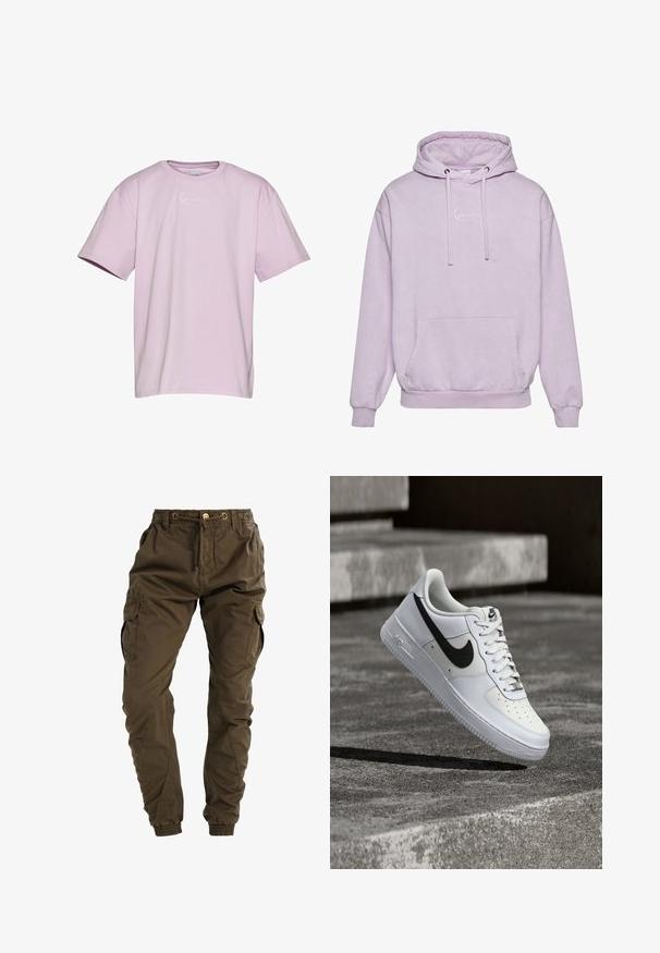 Lyslilla hoodie med snoretræk i hætten, forlommer og en hvid logoaccent på brystet. Lavet af blødt, struktureret materiale.; Lavendel kortærmet t-shirt lavet af bomuld, med et hvidt logo på brystet, afslappet pasform og rund halsudskæring.; Cargo bukser i olivengrøn, lavet af bomuld. Har en elastisk talje, snor i taljen, sidelommer og tætsiddende afslutninger. Holdbart stof.; Hvid Nike Air Force 1-sneaker med sort swoosh, snørebånd bundet, placeret i luften over tekstureret betonoverflade udendørs.
