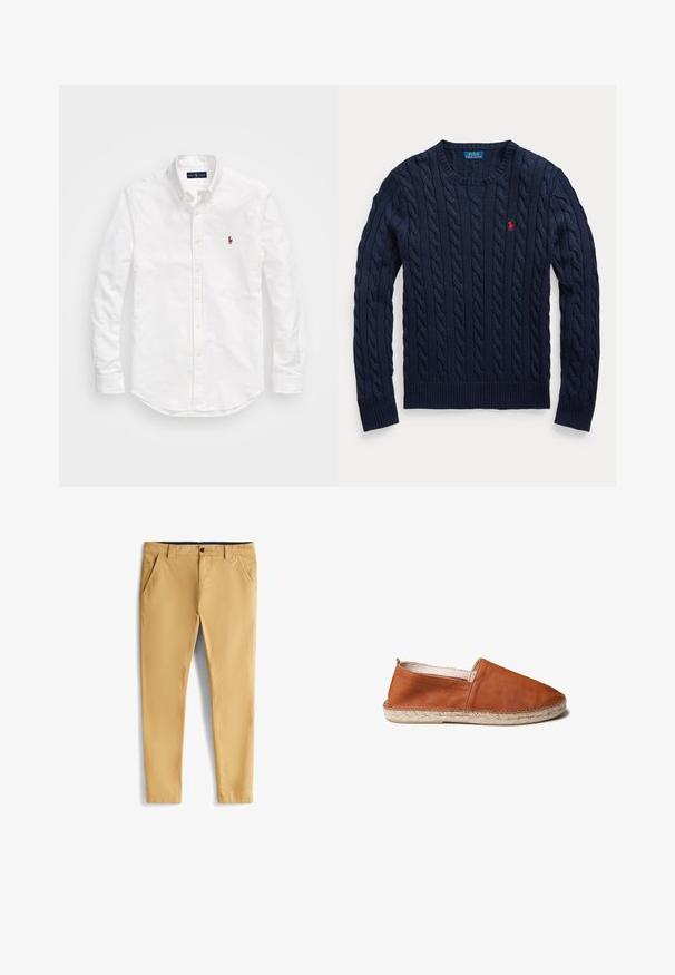 Námornícka modrá sveter s vrkočovým vzorom, okrúhly výstrih, dlhé rukávy a malé červené vyšívané logo Polo Ralph Lauren na ľavej strane hrudníka.; Biela košeľa s gombíkmi vyrobená z bavlny, má dlhé rukávy, zakrivený lem a malú vyšívanú značku na hrudi.; Svetlo žlté chinos nohavice s hladkou textúrou, vybavené dvoma bočnými vreckami, predným zapínaním na gombík a zúženým strihom nohavíc.; Hnedé kožené slip-on topánky s zaoblenou špičkou, tkanou júnovou podrážkou a prešitím pozdĺž okraja. Hladká textura, minimalistický dizajn.